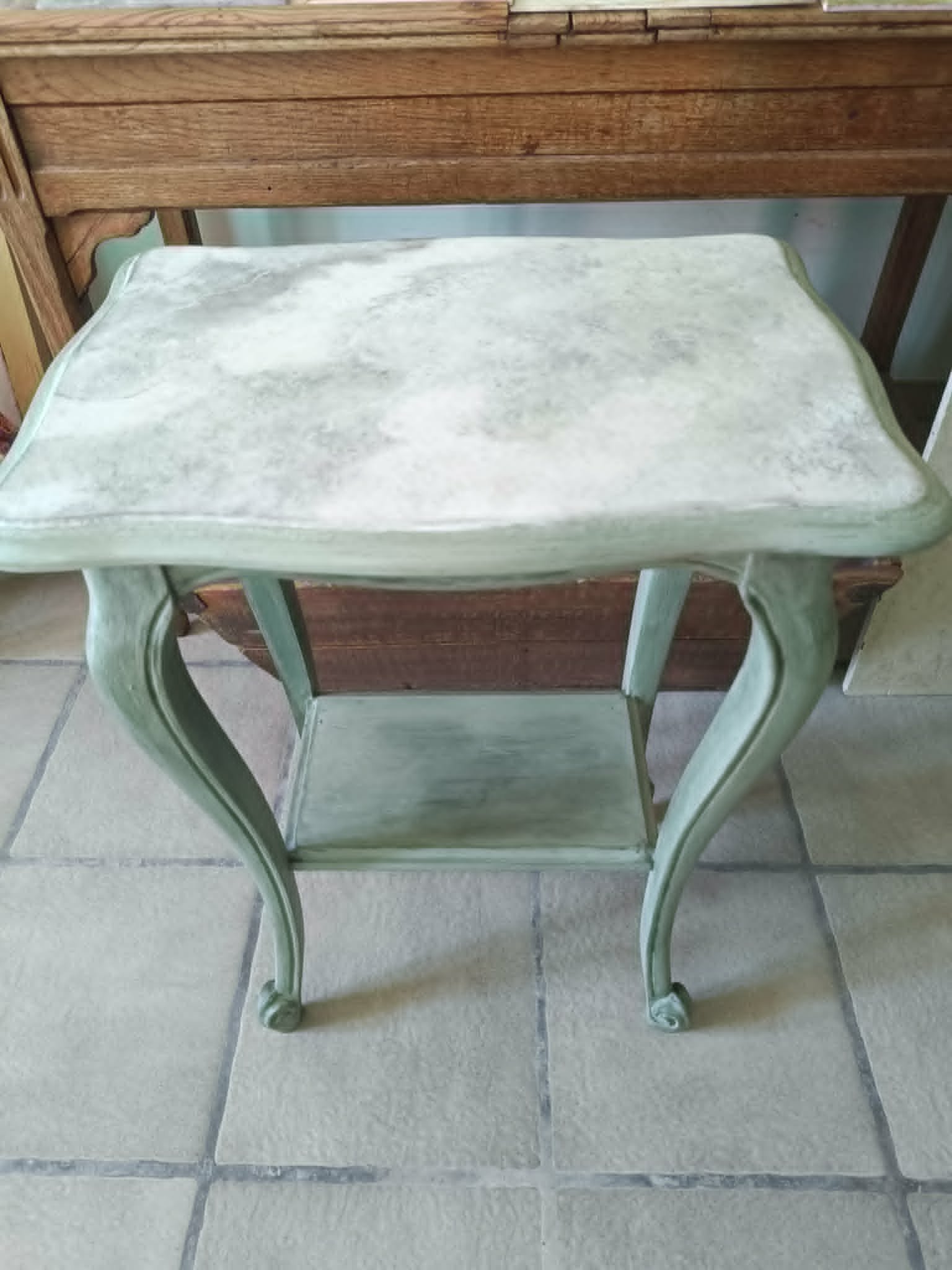 Sellette couleur vert céladon et plateau effet marbre
