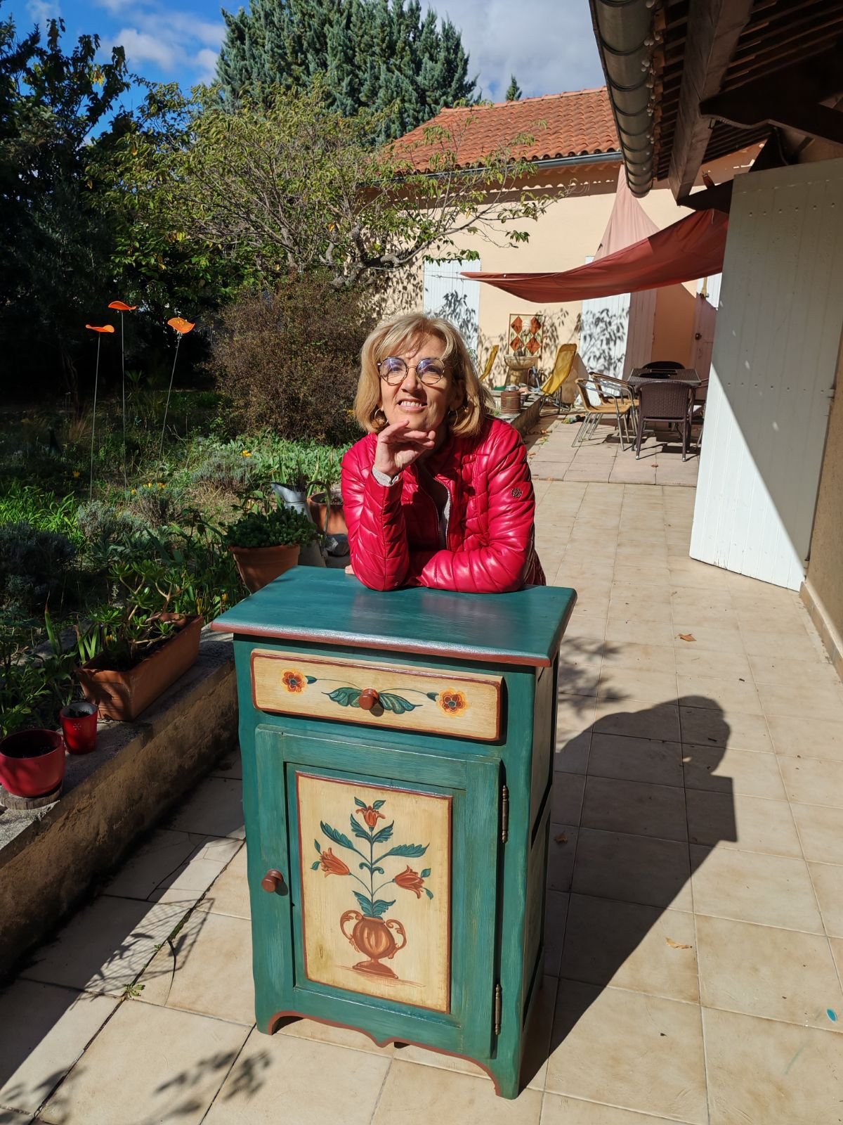 Meuble peint avec motif