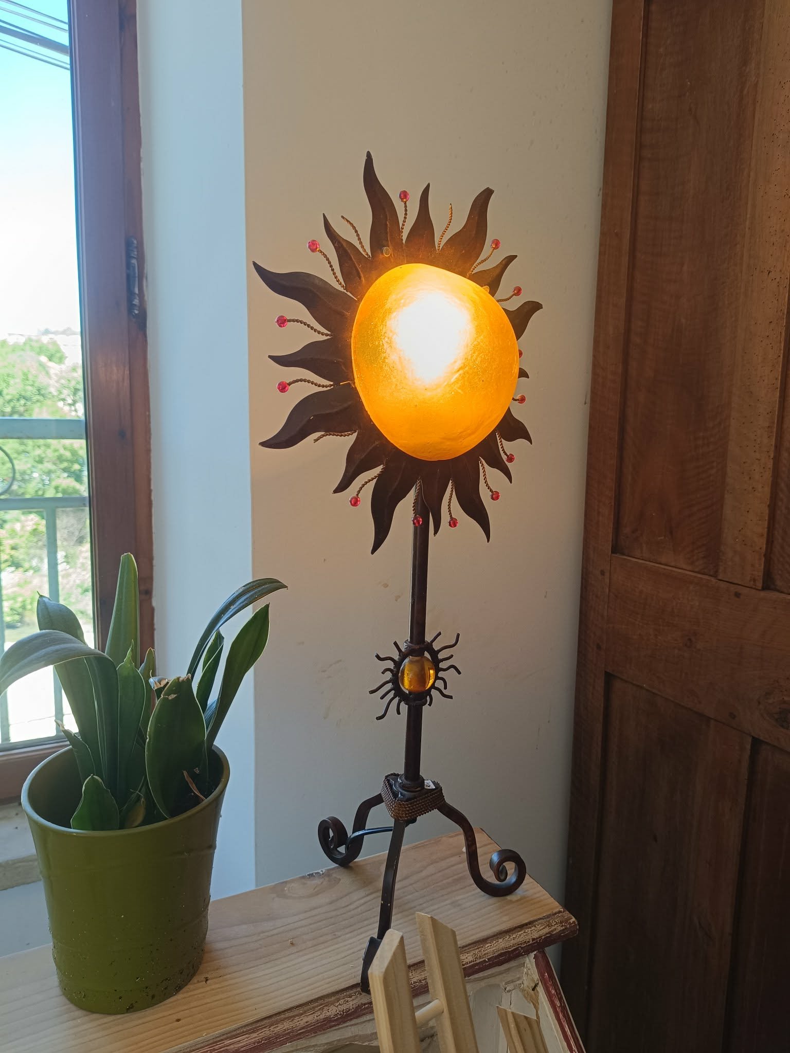 Lampe tournesol en métal et résine