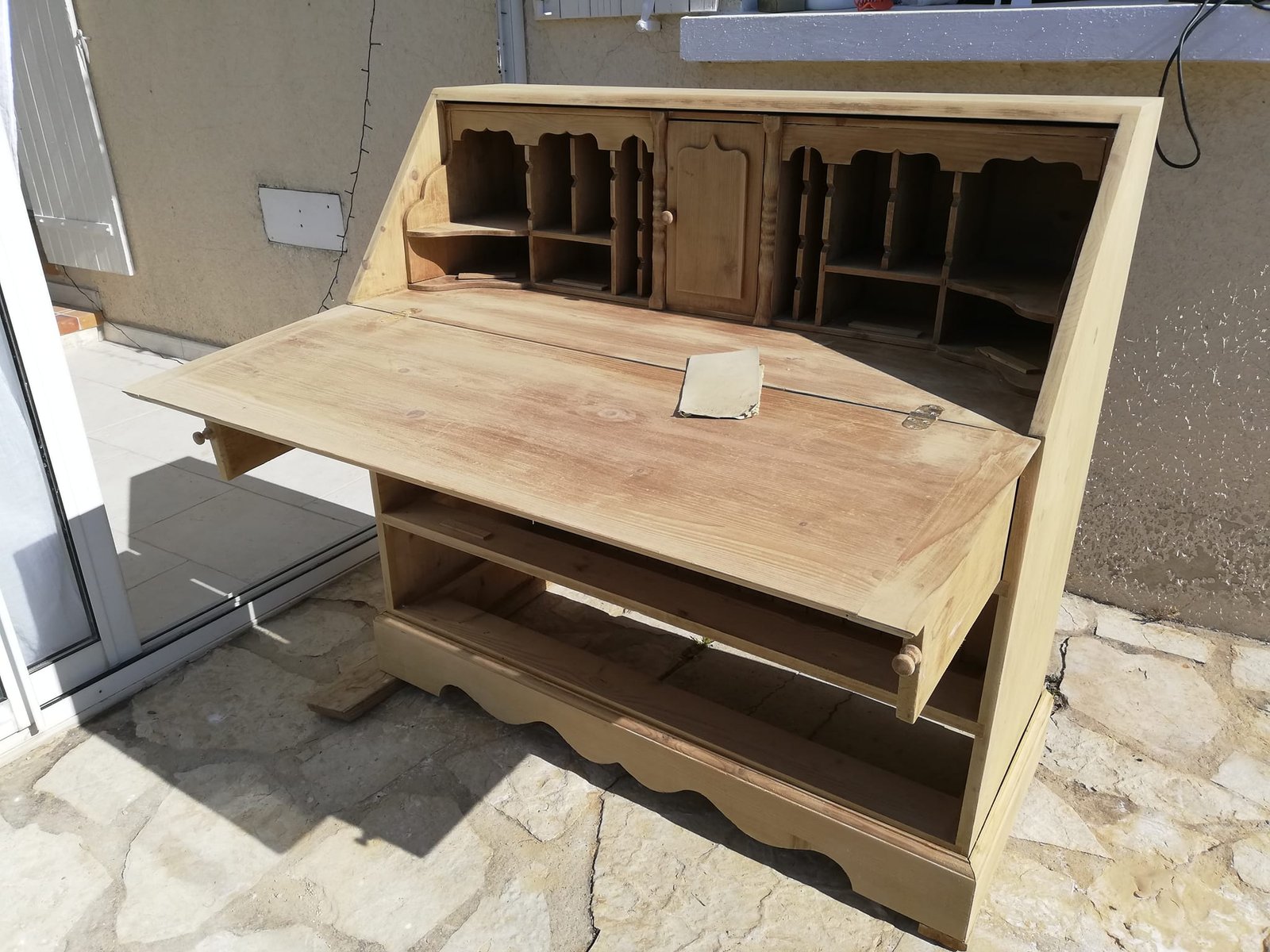 lessivage et ponçage avant relooking