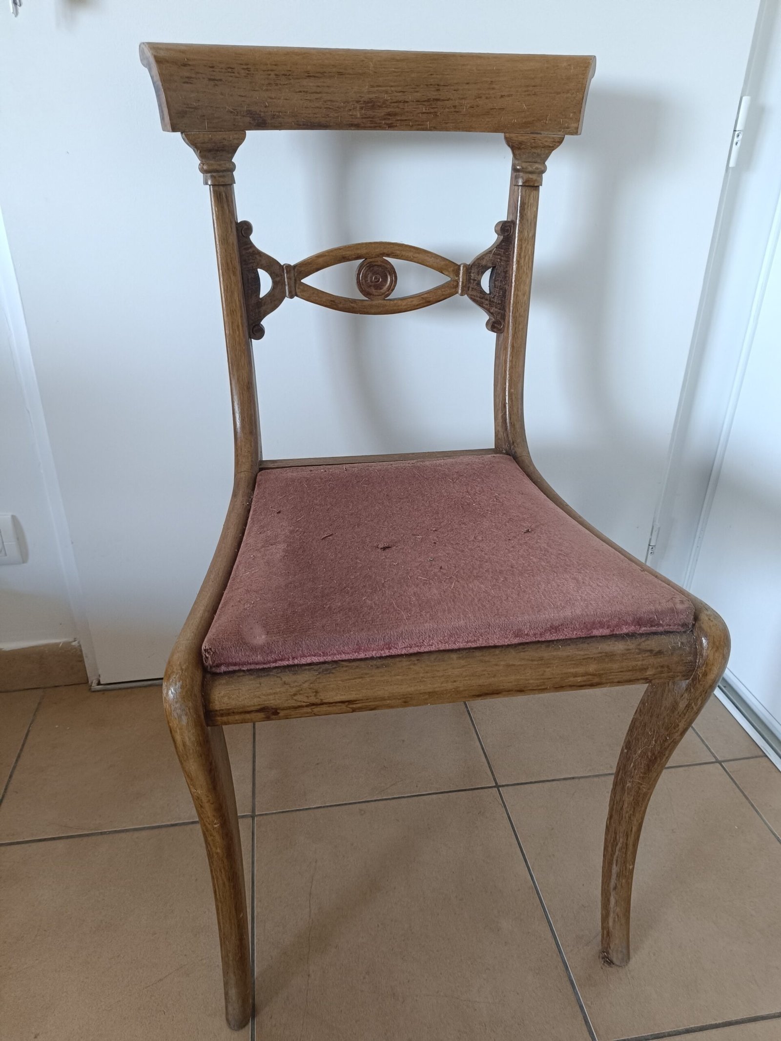 Chaise ancienne en bois