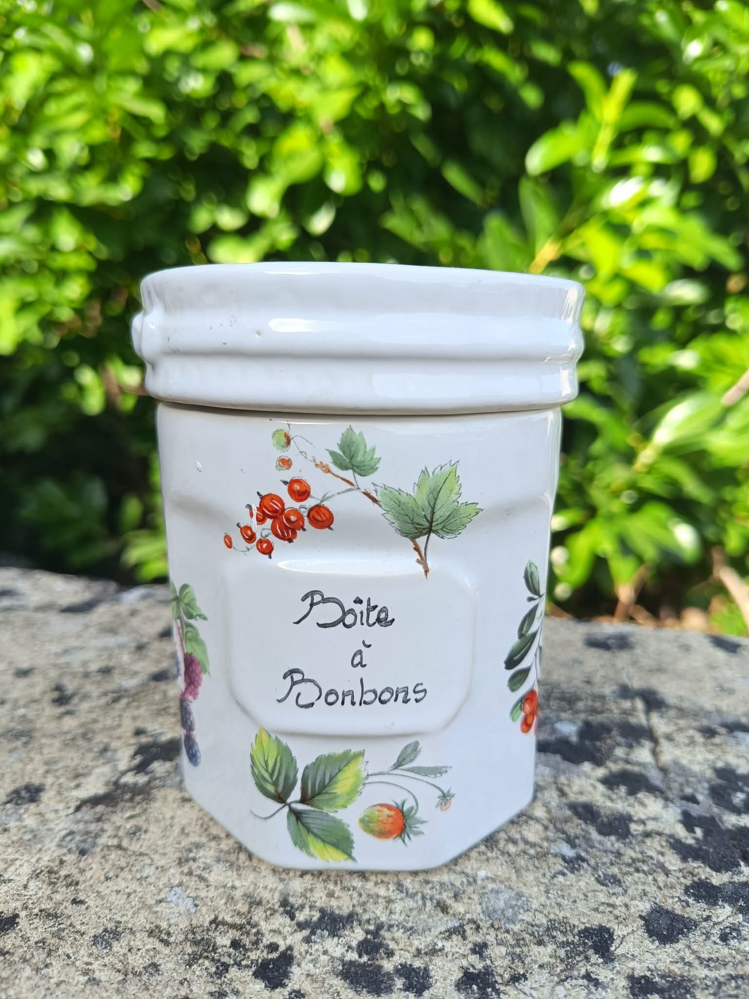 Boite à bonbons en faïence