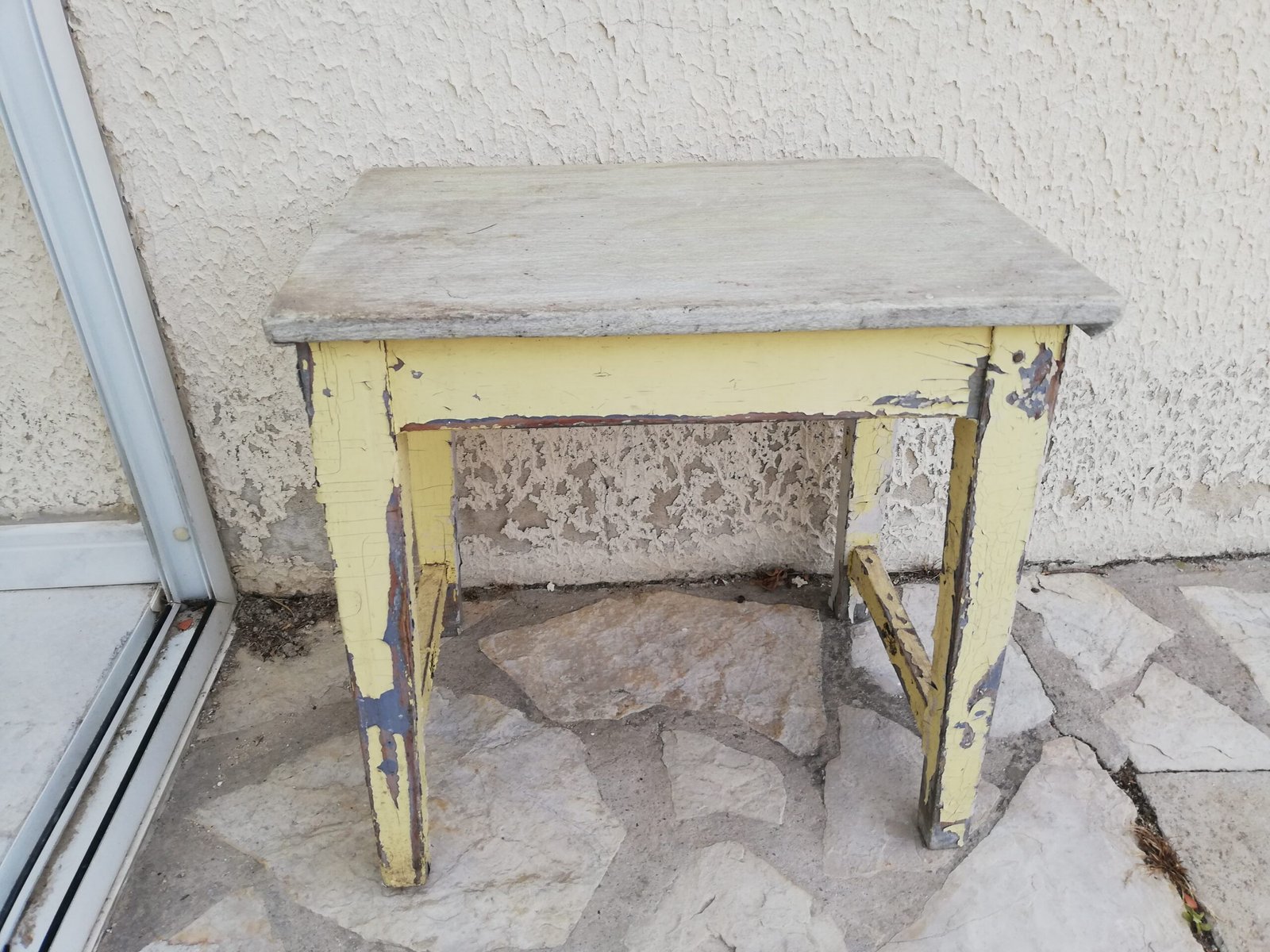 Petite table peinte avant relooking