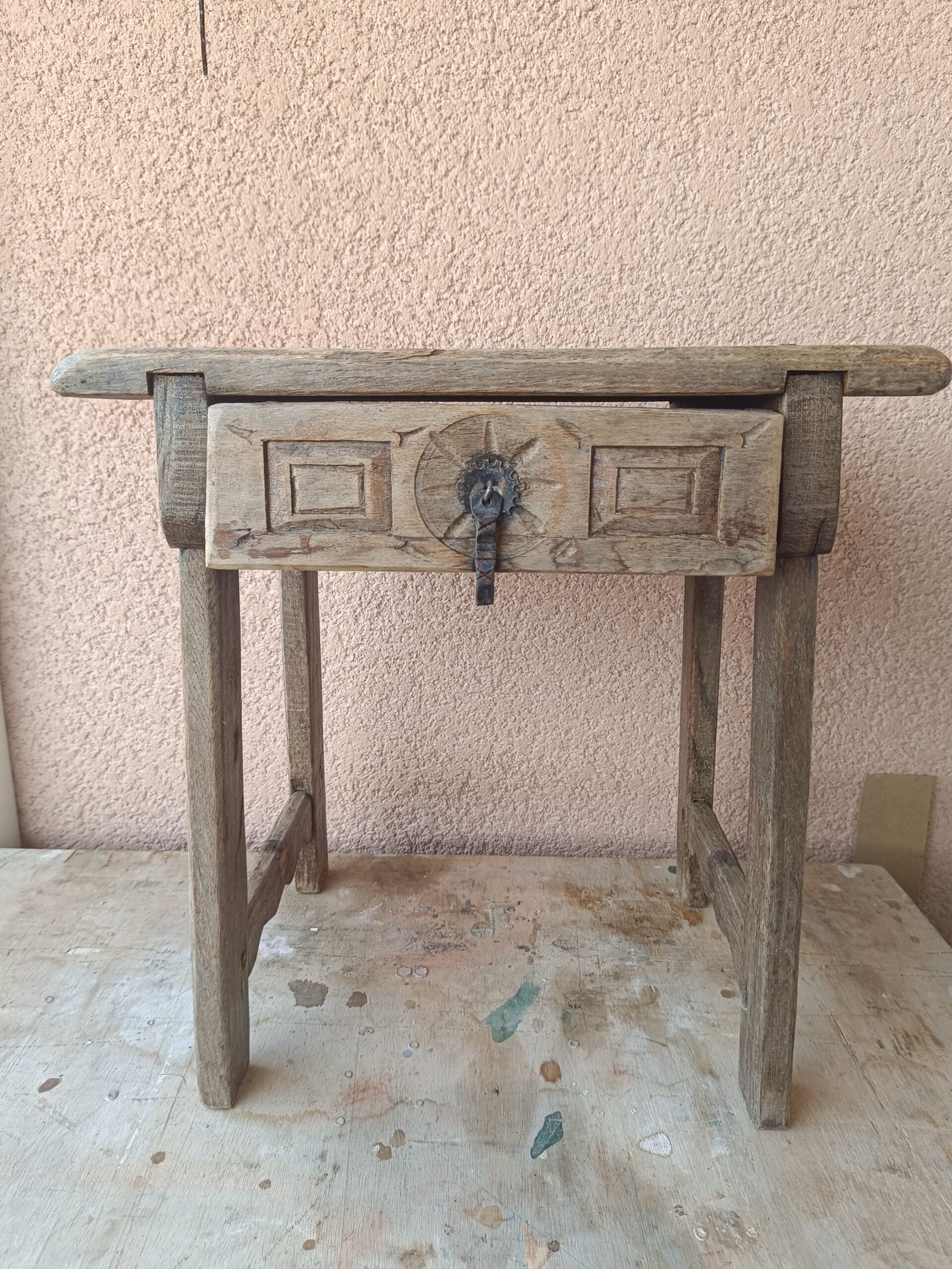 Petite table ancienne en bois