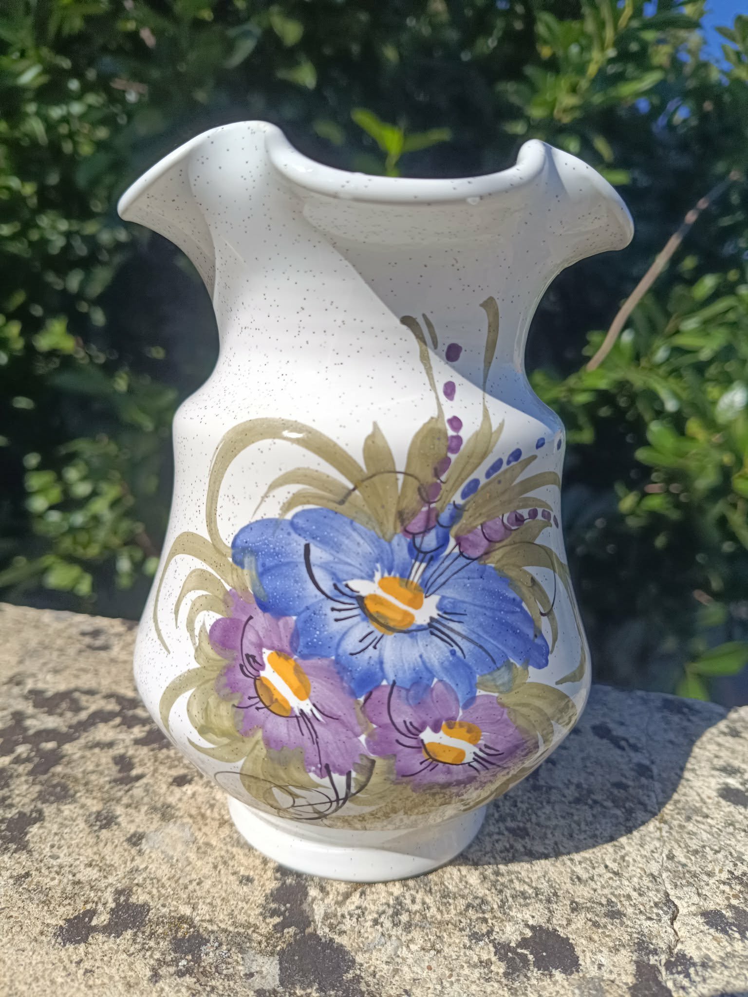 Vase fleuri Vallauris